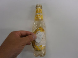 画像：輸入ビールなどのペットボトル（ラベルがきれいに剥がせないもの）